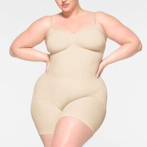 Skims Seamless Sculpt Mid Thigh Bodysuit